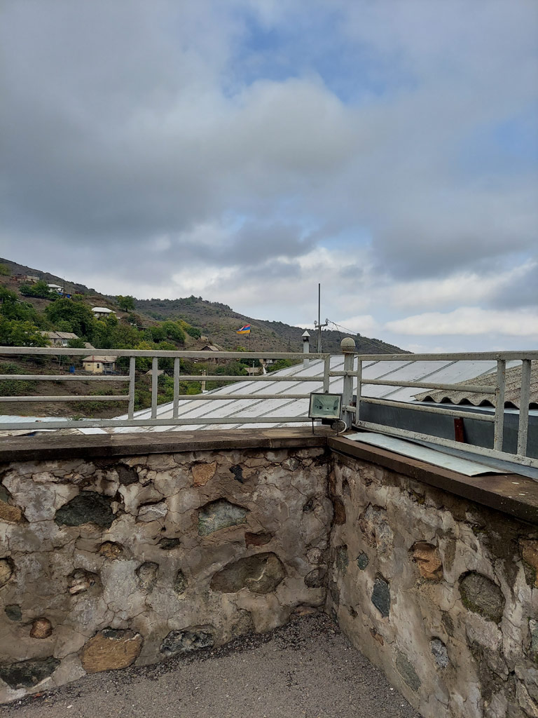 Chakaten-picture-with-flag